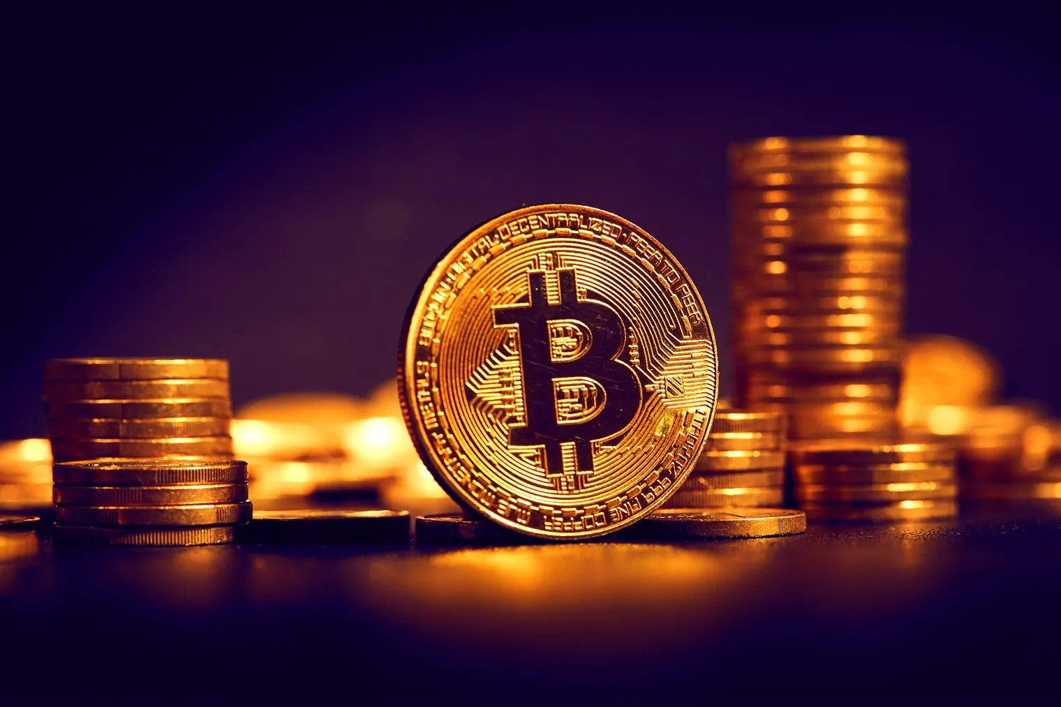 Mengapa pidato hawkish Powell sering beriringan dengan penurunan harga Bitcoin