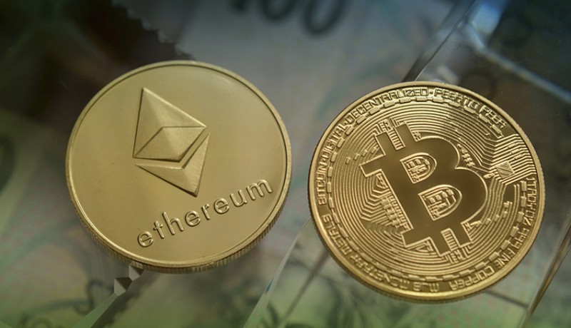 Bitcoin dan Ethereum menunjukkan tren harga penting di awal November 2025