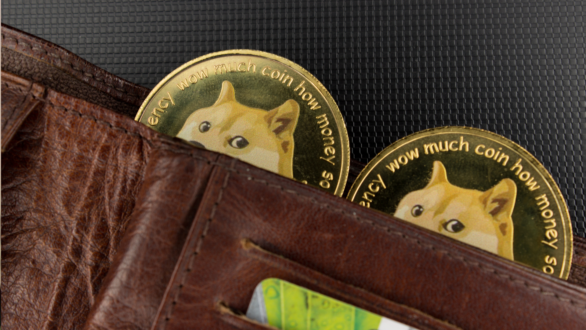 Altcoin menengah dan kecil menunjukkan kinerja lebih agresif: Cardano (ADA) naik 10,2%, Dogecoin (DOGE) melonjak 9,9%, Chainlink (LINK) naik 8,3%, dan Stellar (XLM) naik 9,7%.